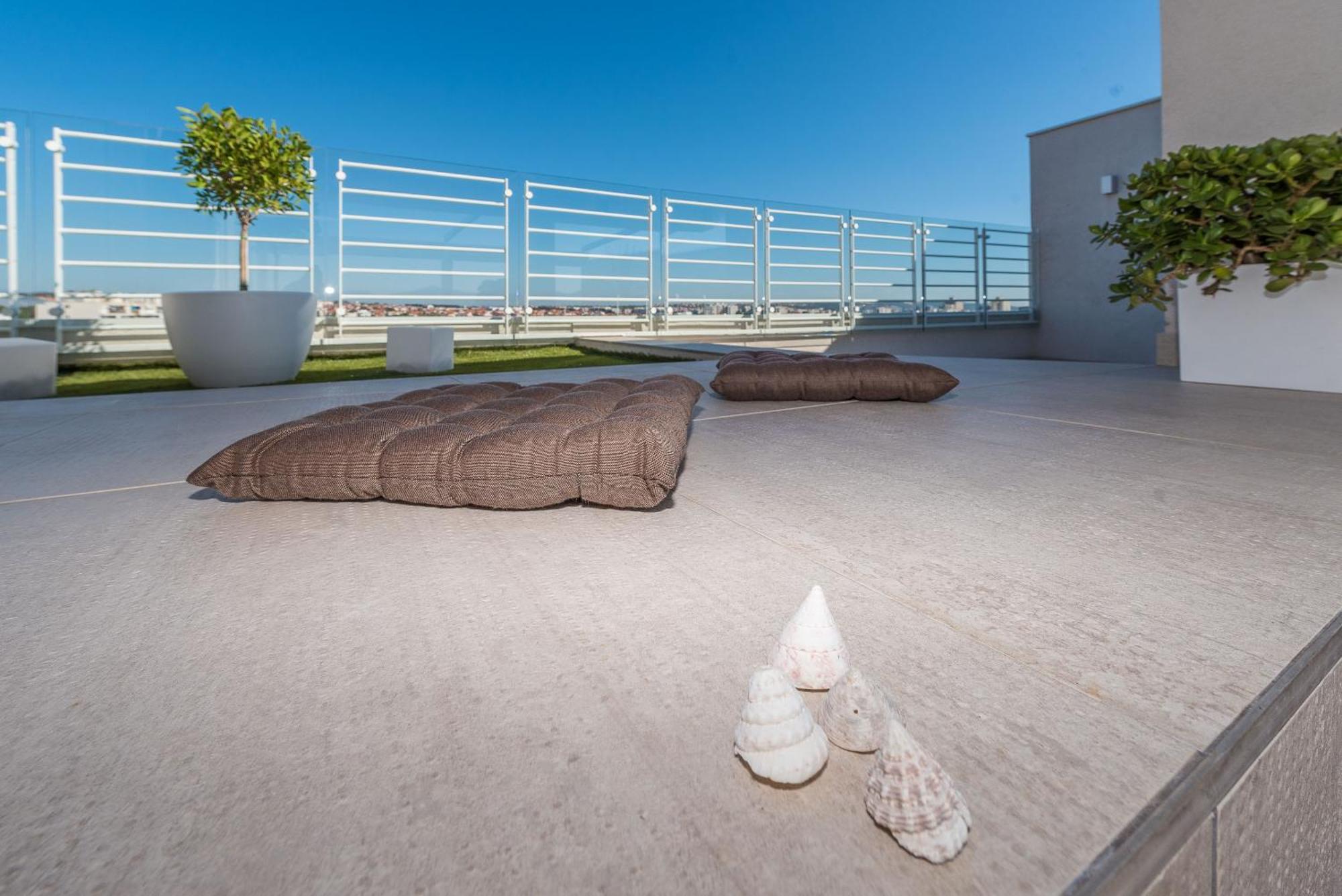Ferienwohnung Penthouse With Roof Terrace With Jacuzzi Zadar Exterior foto
