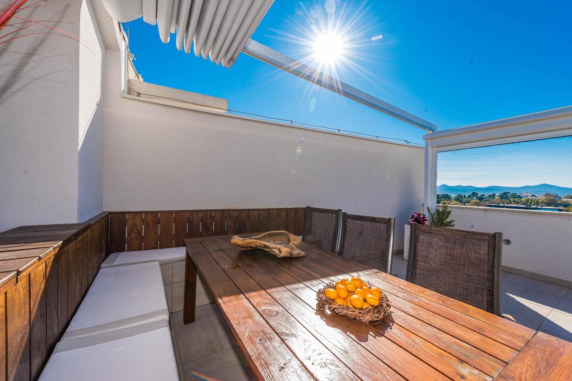Ferienwohnung Penthouse With Roof Terrace With Jacuzzi Zadar Exterior foto