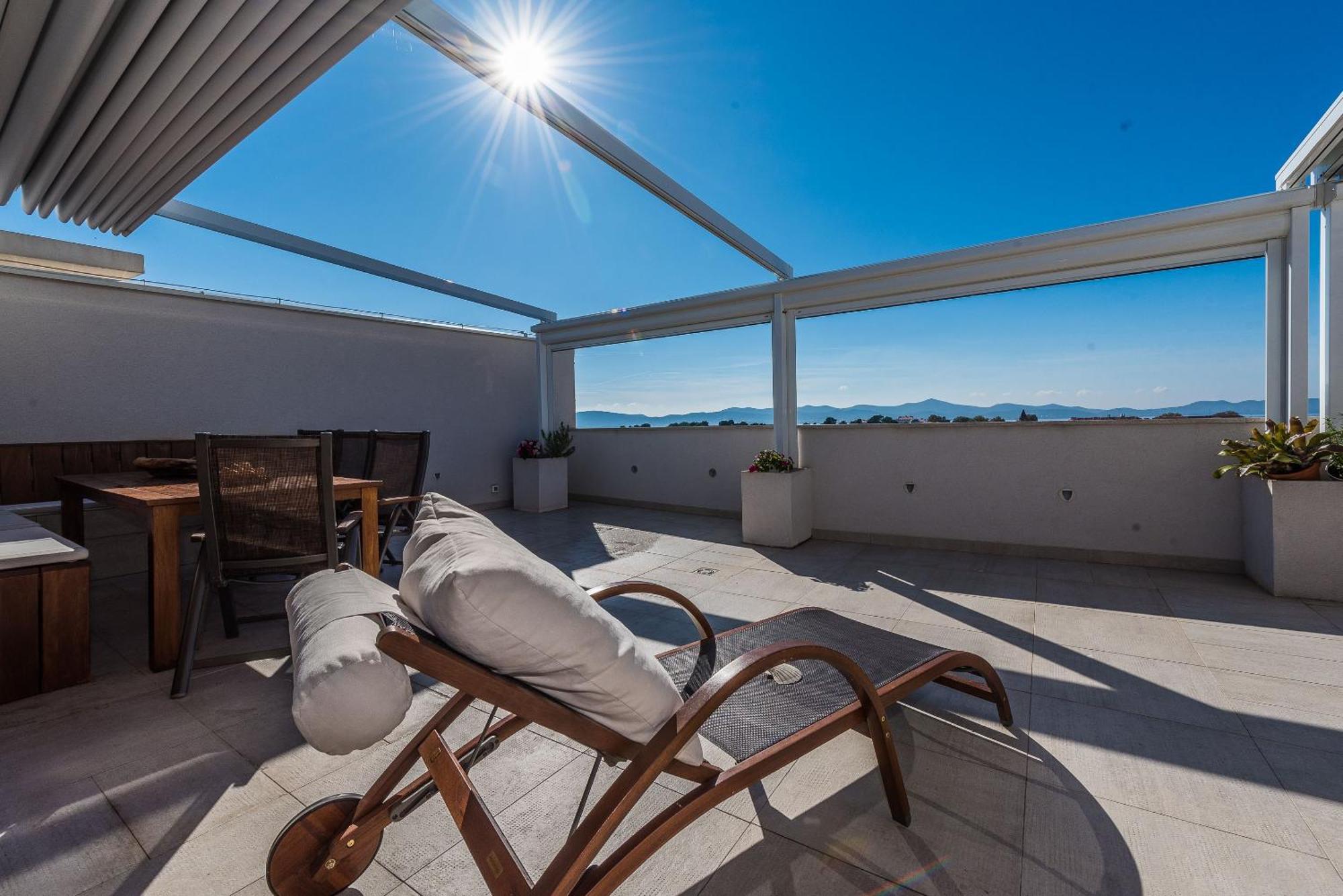 Ferienwohnung Penthouse With Roof Terrace With Jacuzzi Zadar Exterior foto