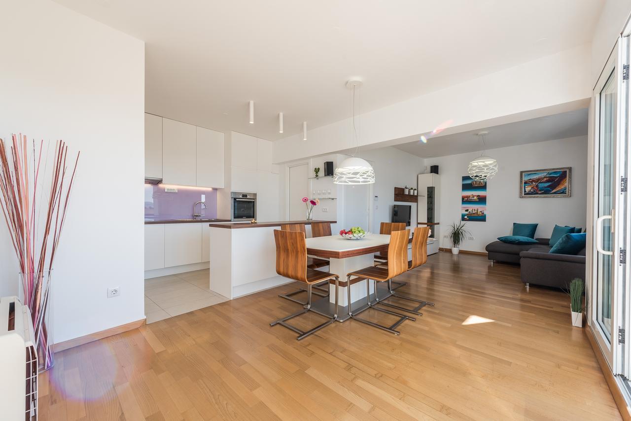 Ferienwohnung Penthouse With Roof Terrace With Jacuzzi Zadar Exterior foto