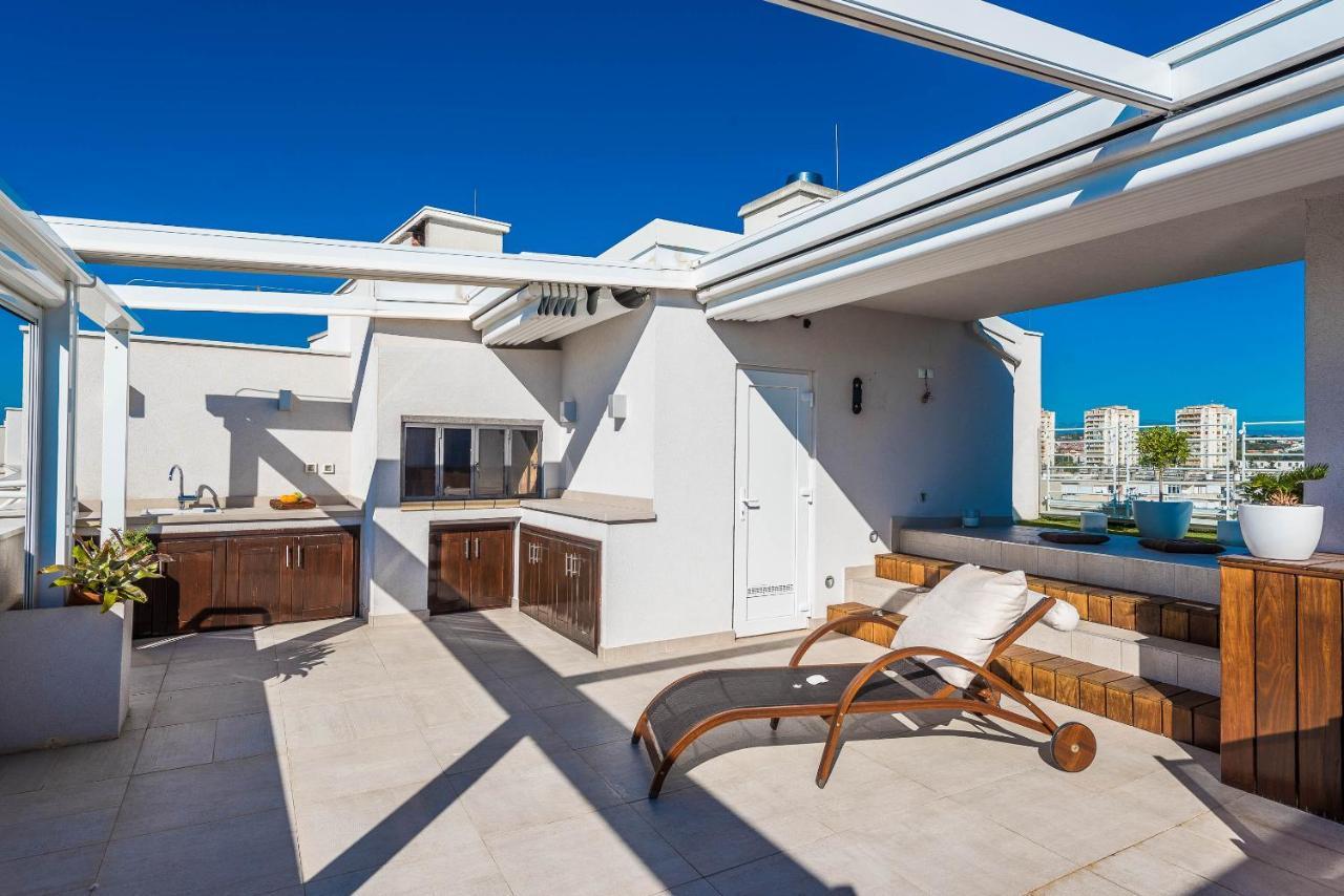 Ferienwohnung Penthouse With Roof Terrace With Jacuzzi Zadar Exterior foto